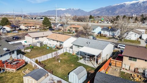 Tiny photo for 948 S 250 E, Layton, UT 84041 (MLS # 2134770)
