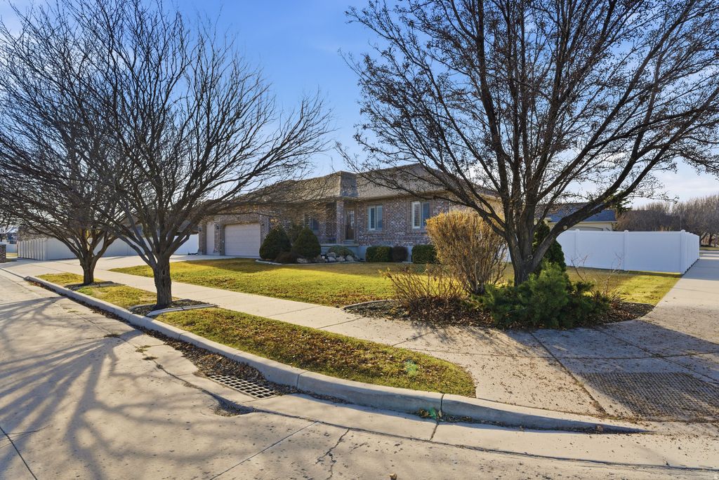 Photo of 10938 S LUCAS LN W, South Jordan, UT 84095 (MLS # 2136031)