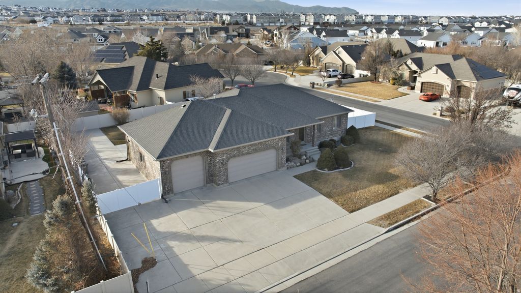 Photo of 10938 S LUCAS LN W, South Jordan, UT 84095 (MLS # 2136031)