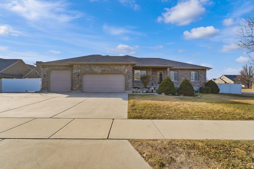 Photo of 10938 S LUCAS LN W, South Jordan, UT 84095 (MLS # 2136031)
