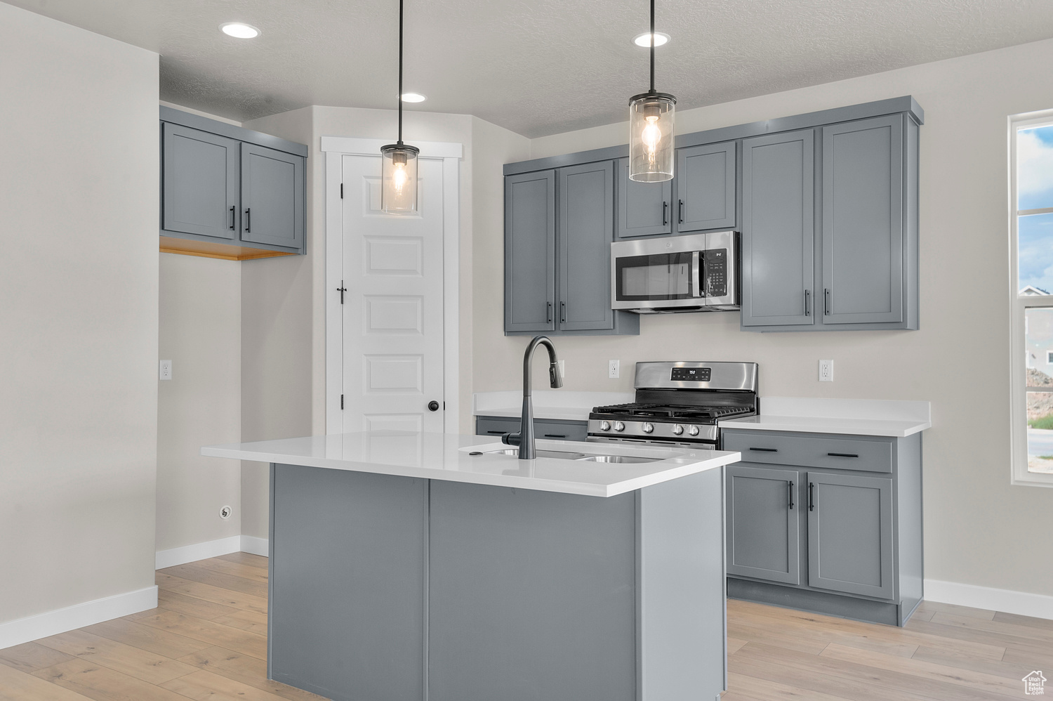 BROADVIEW SHORES COTTAGES 726 - Residential