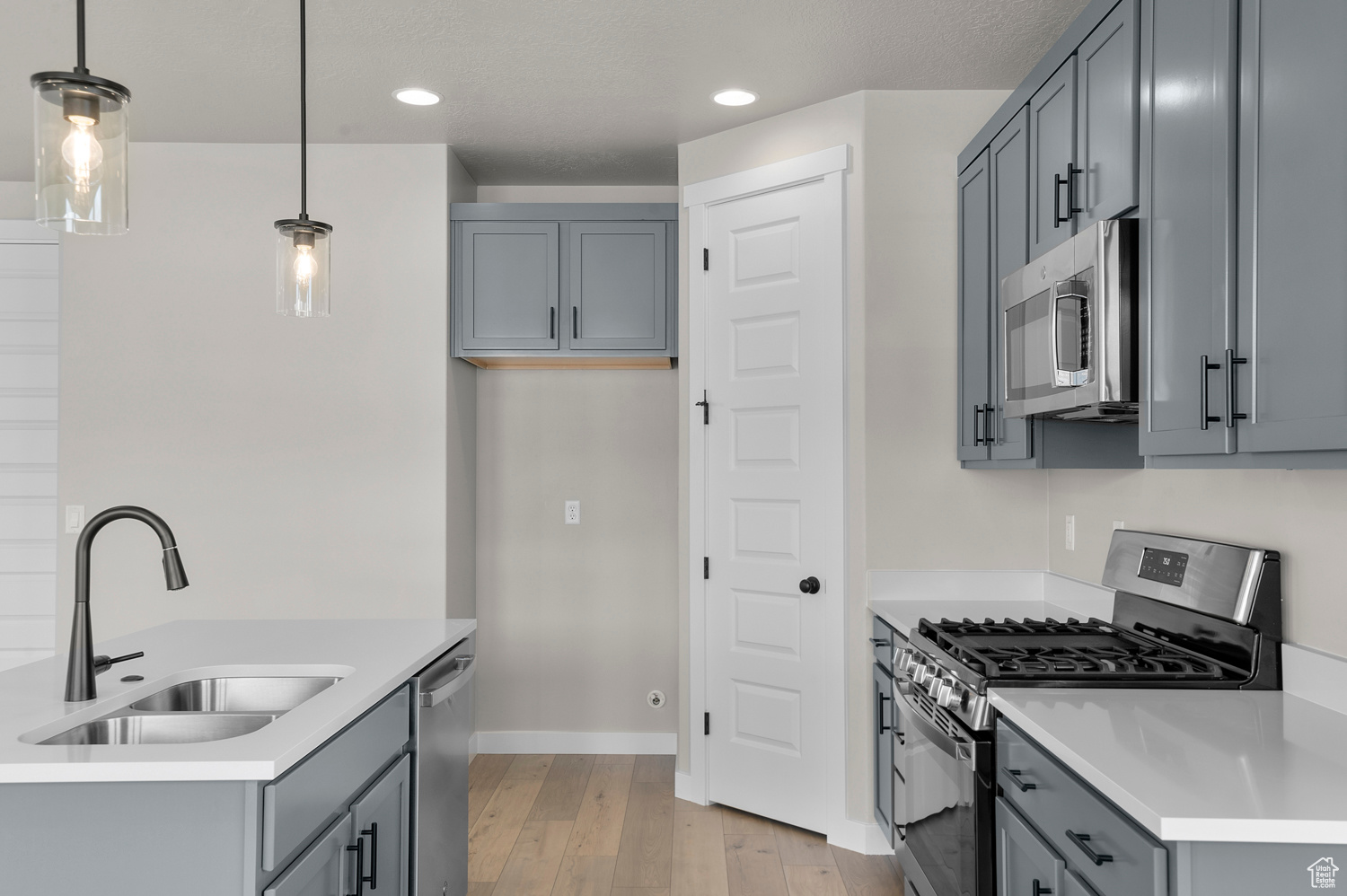 BROADVIEW SHORES COTTAGES 726 - Residential