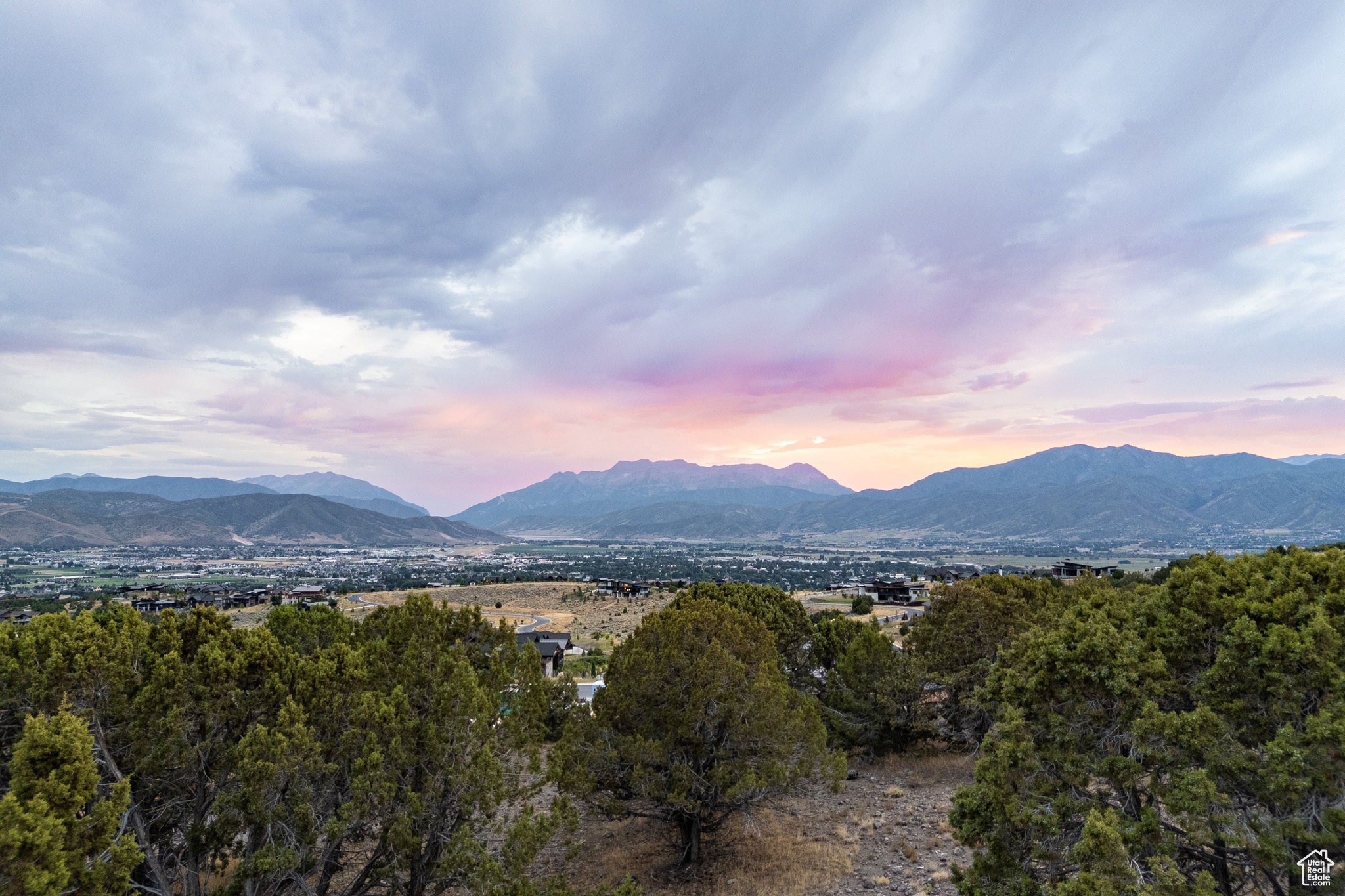 RED LEDGES - Land
