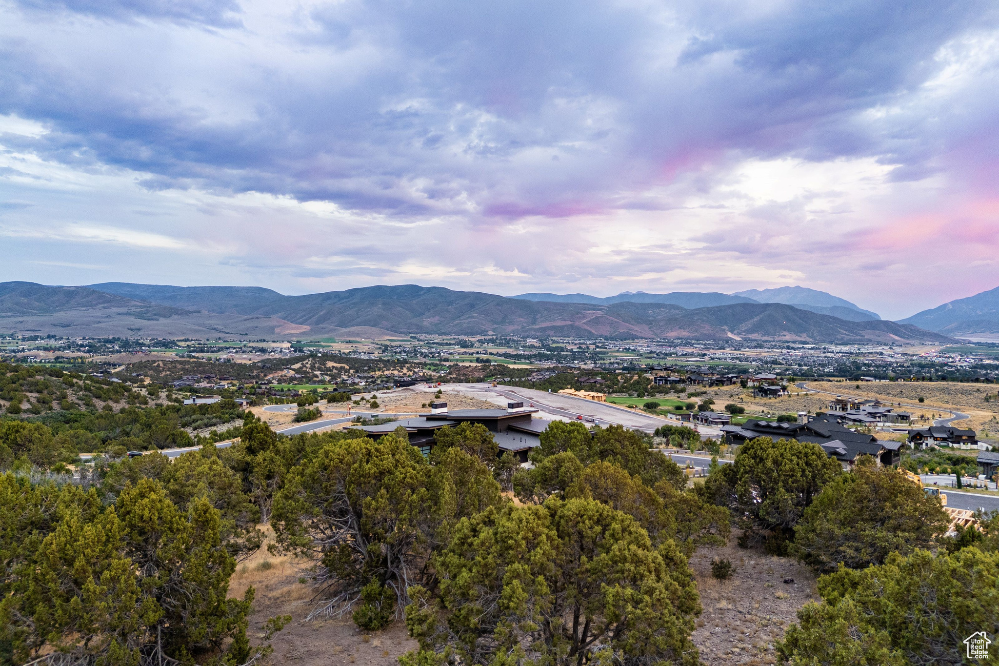 RED LEDGES - Land