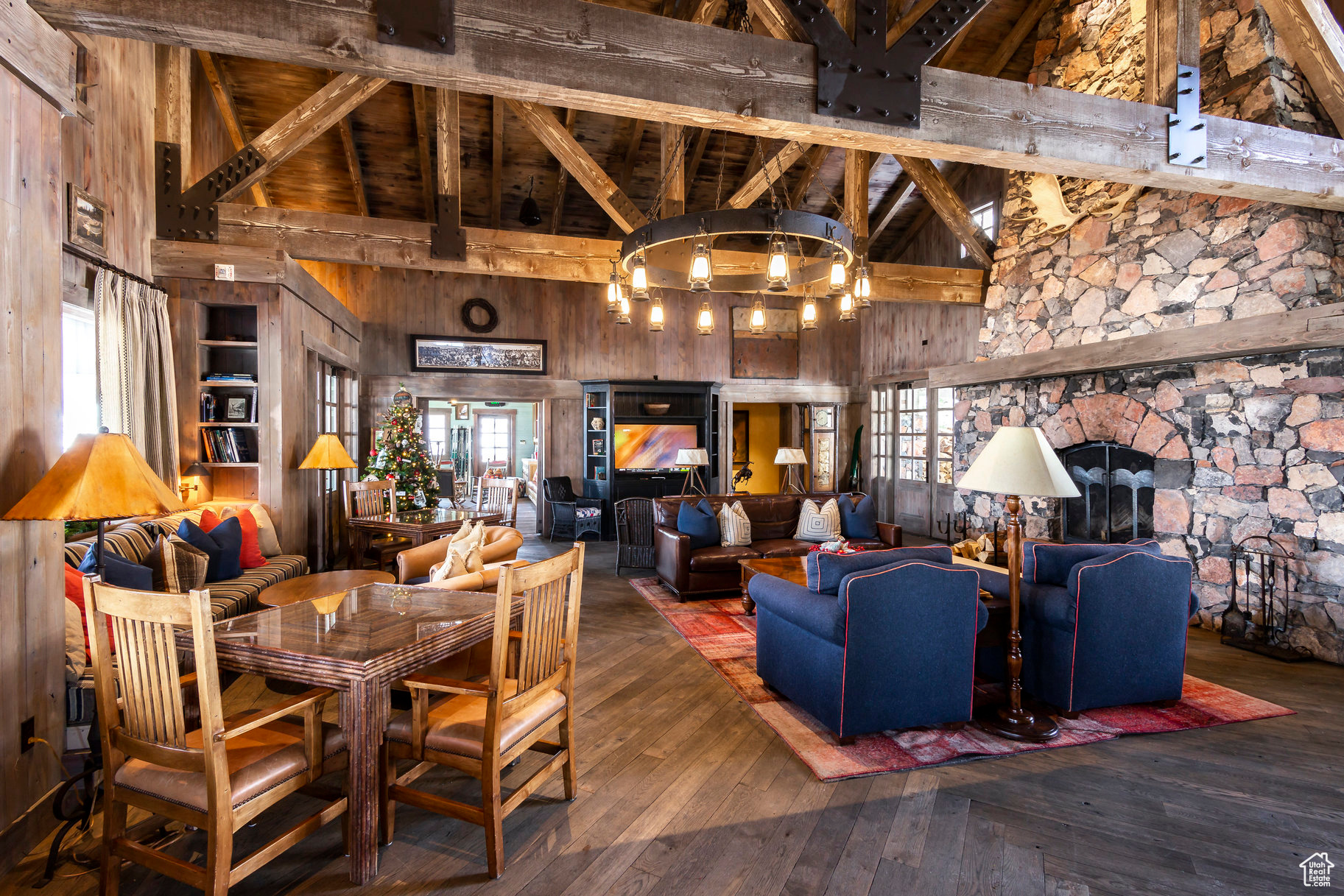 THE HOMESTEADS - Land