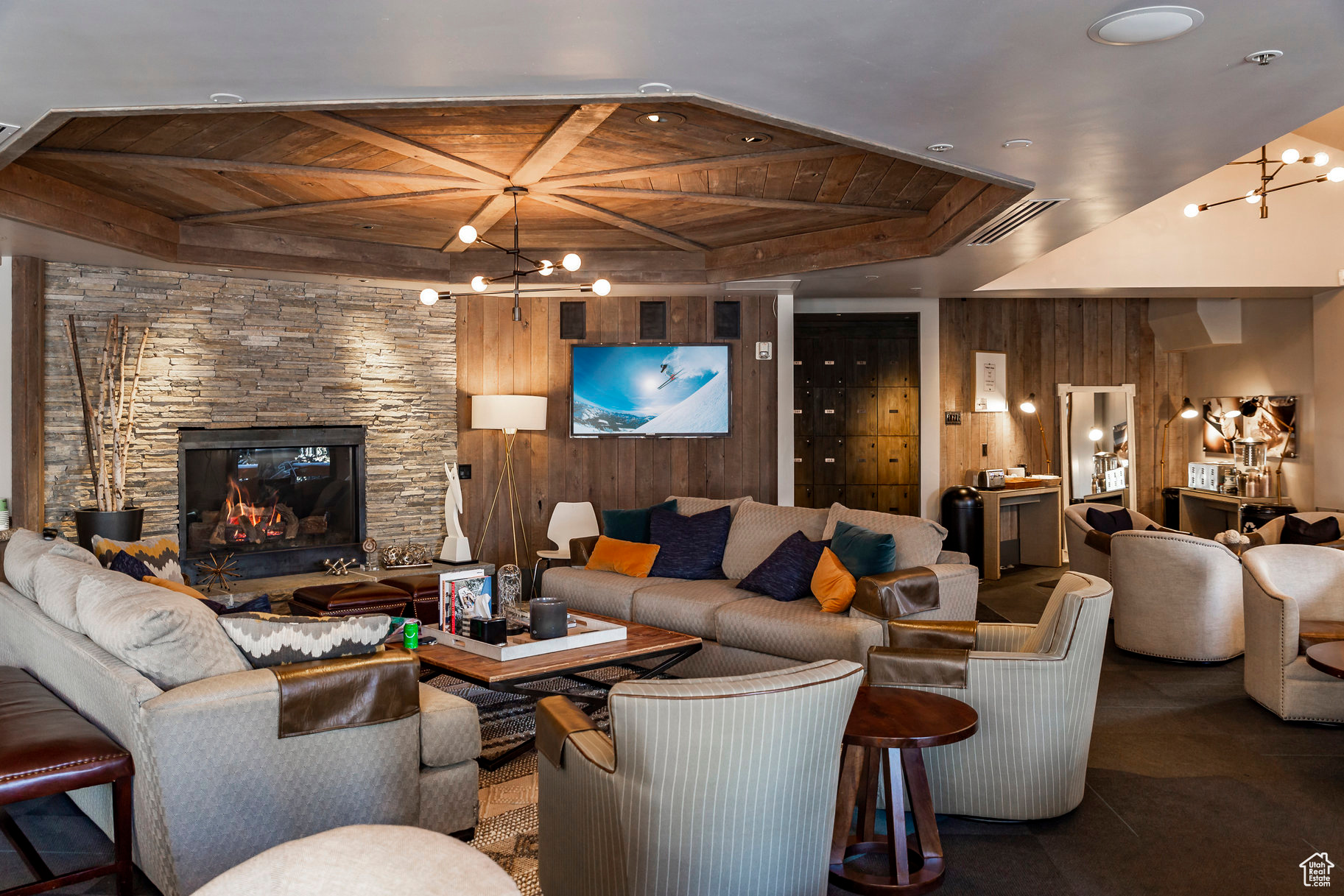 THE HOMESTEADS - Land