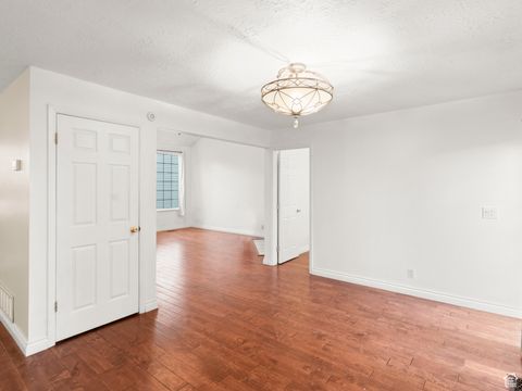Tiny photo for 370 E PARK CREEKE LN, South Salt Lake, UT 84115 (MLS # 2117117)