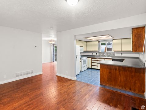 Tiny photo for 370 E PARK CREEKE LN, South Salt Lake, UT 84115 (MLS # 2117117)