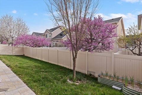 Tiny photo for 882 S DAISY DR, Fruit Heights, UT 84037 (MLS # 2146304)