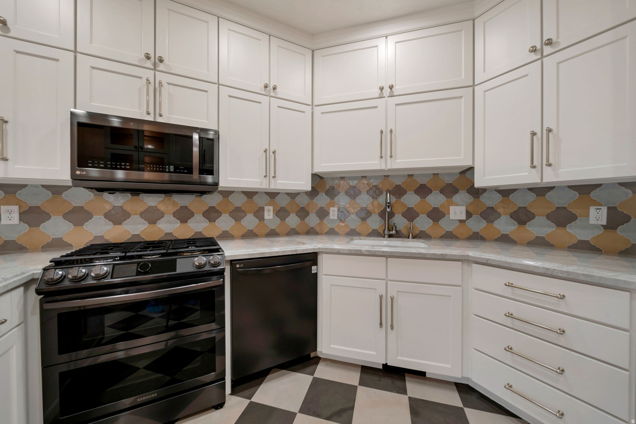 MAPLE RIDGE PHASE 3 CONDO - Residential