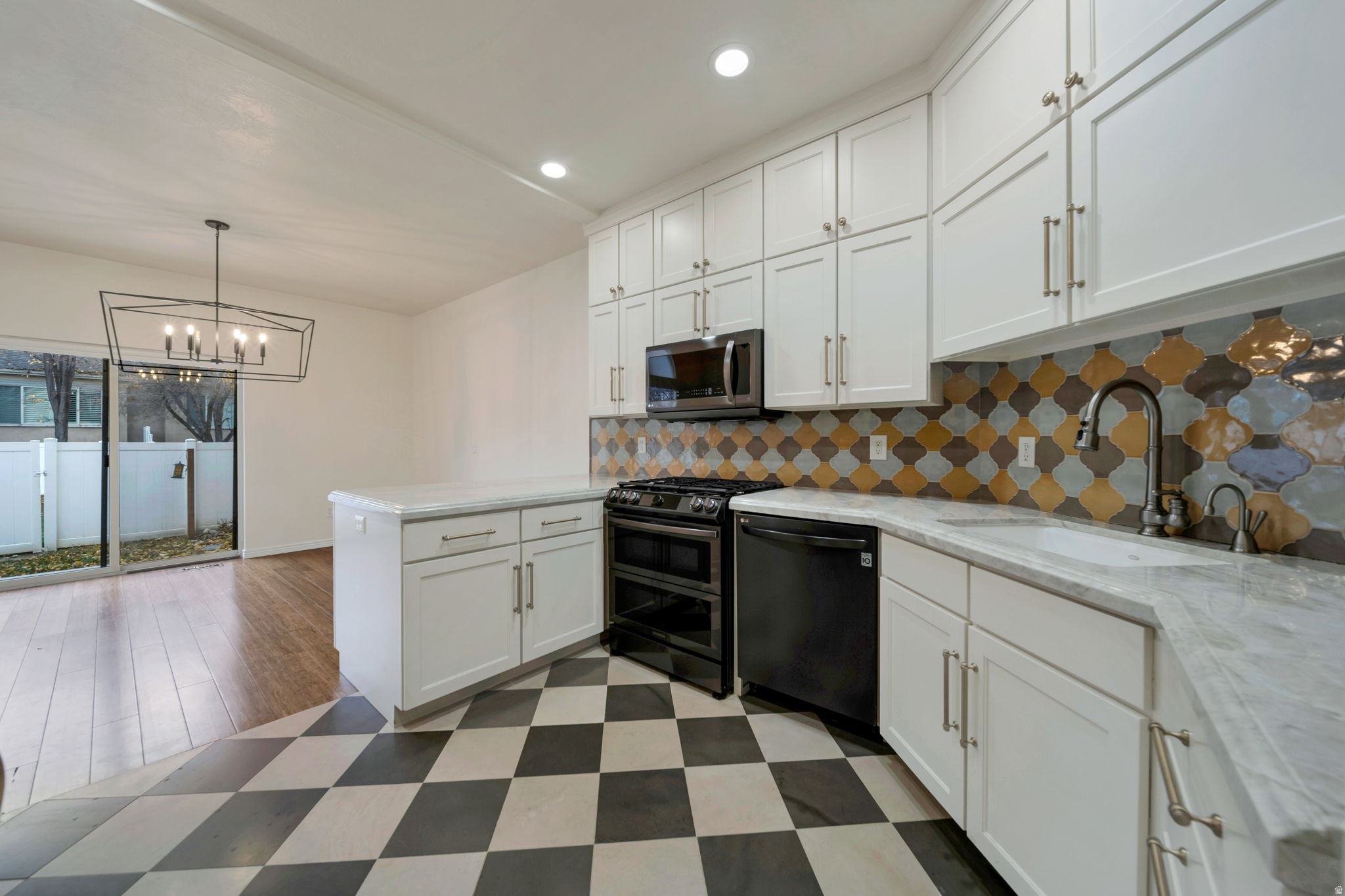 MAPLE RIDGE PHASE 3 CONDO - Residential