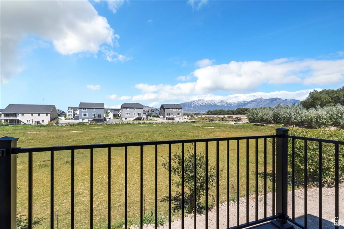 NORTH LAKE MEADOWS - Residential