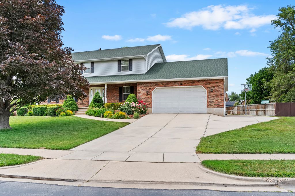Photo of 1356 FAIRWAY CIR, Farmington, UT 84025 (MLS # 2167839)