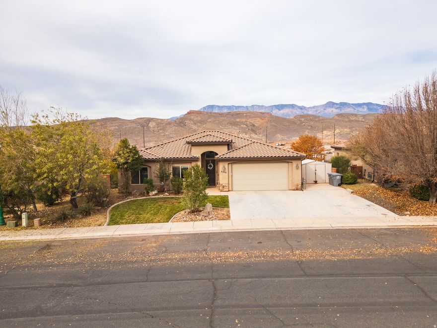 Beautiful 6BR/3BA home in Coronado Ridge! Features open floor plan, granite counters, finished basement, 2-car garage, and RV parking. Stunning mountain views from the great room, patio, and deck! Close to Sand Hollow, Quail Creek, and outdoor recreation!