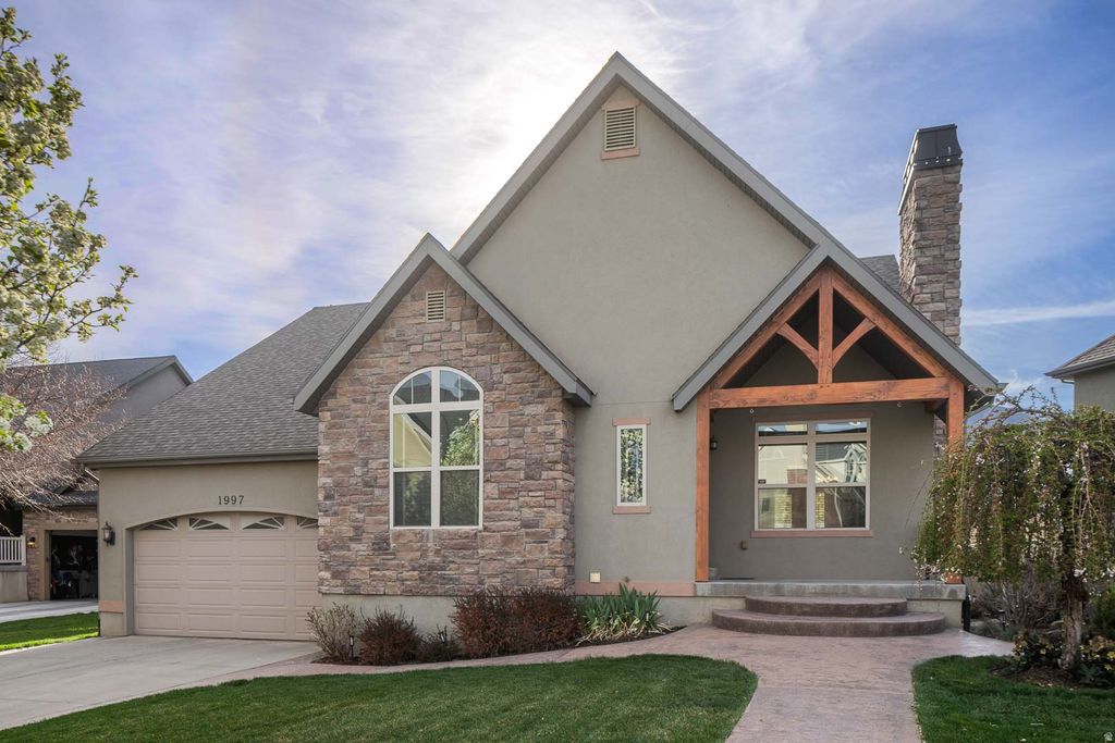 Photo of 1997 W CRESCENT DR, Mapleton, UT 84664 (MLS # 2147849)