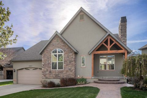 Photo of 1997 W CRESCENT DR, Mapleton, UT 84664 (MLS # 2147849)