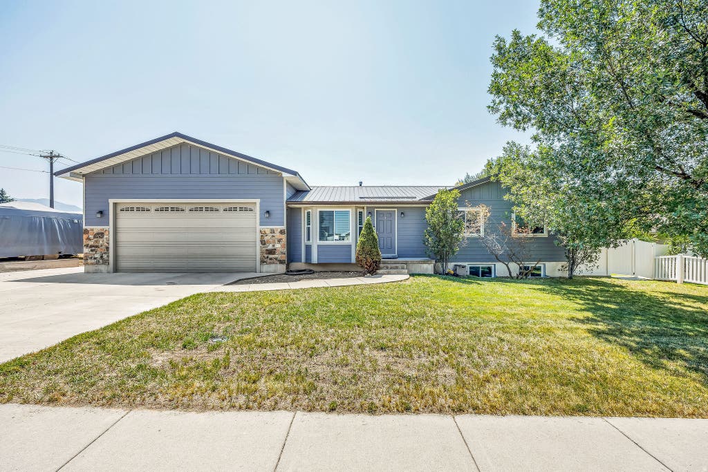 Photo of 122 W 470 N, Smithfield, UT 84335 (MLS # 2179542)