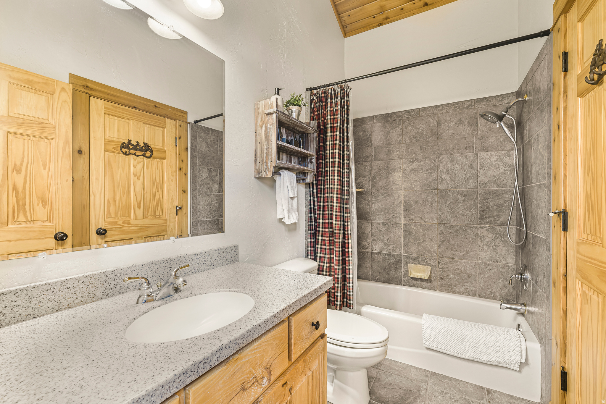 CENTENNIAL SHORES - Residential