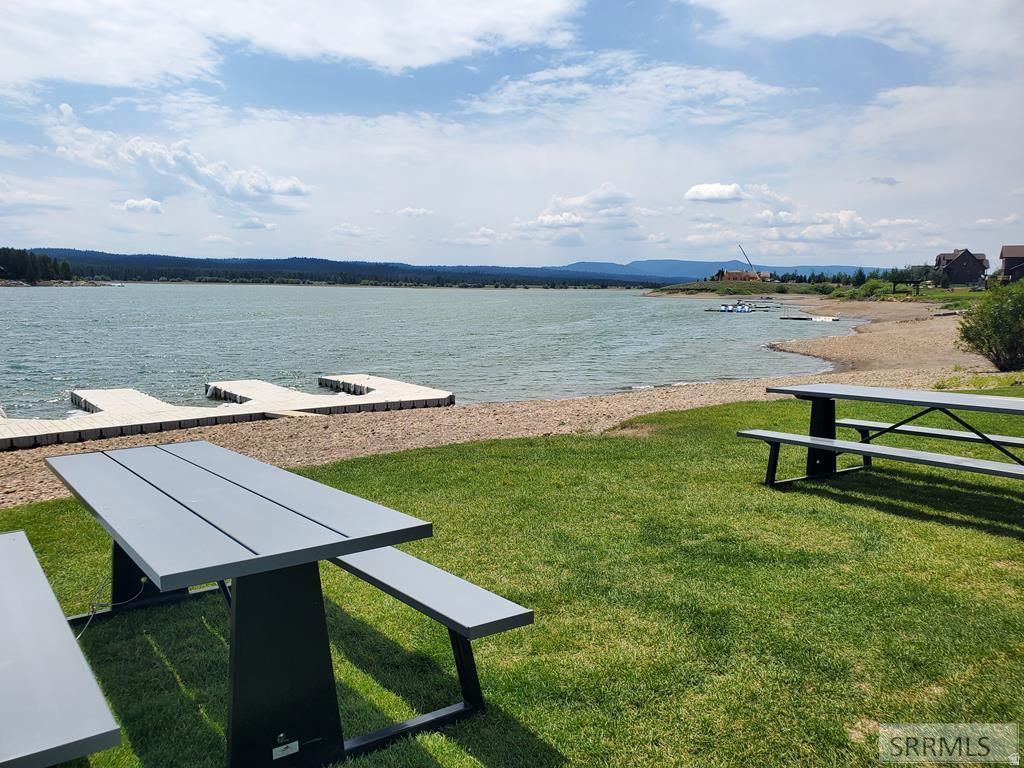 CENTENNIAL SHORES - Residential