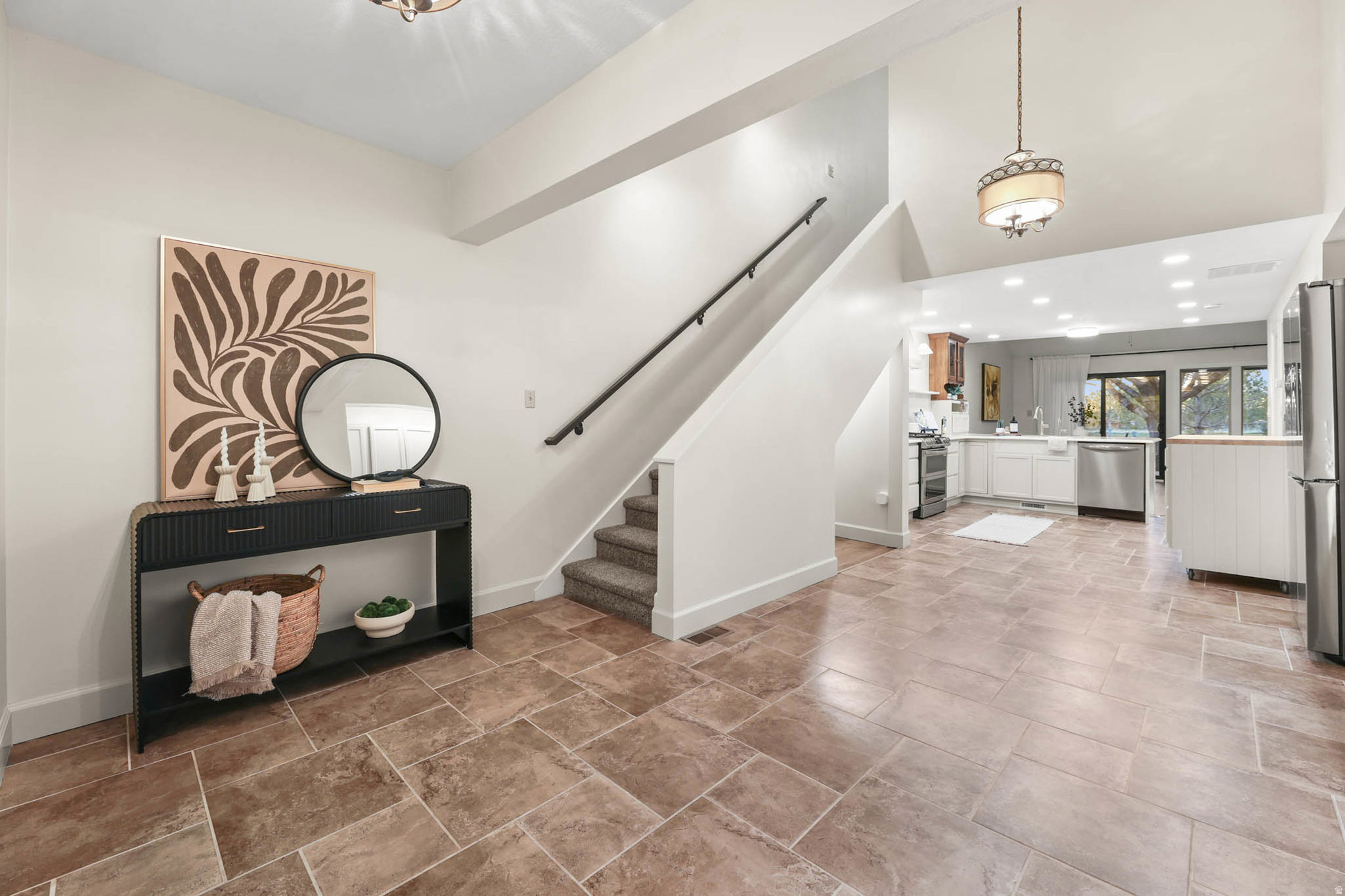 WHITE BARN - Residential Income