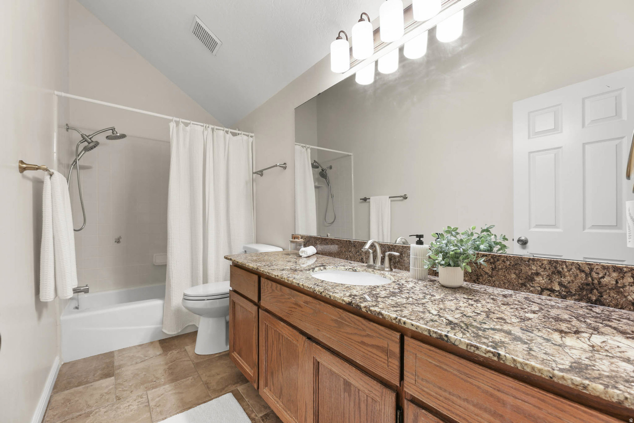 WHITE BARN - Residential Income