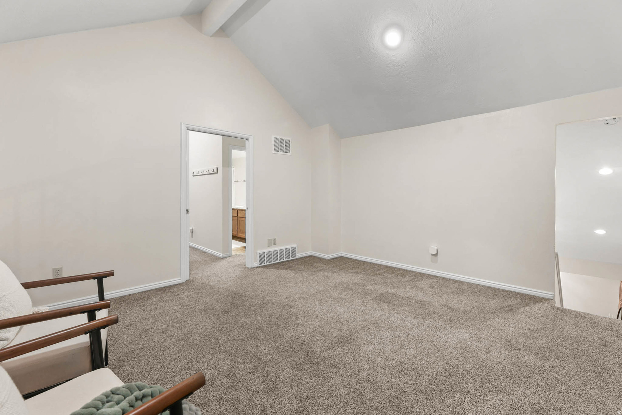 WHITE BARN - Residential Income