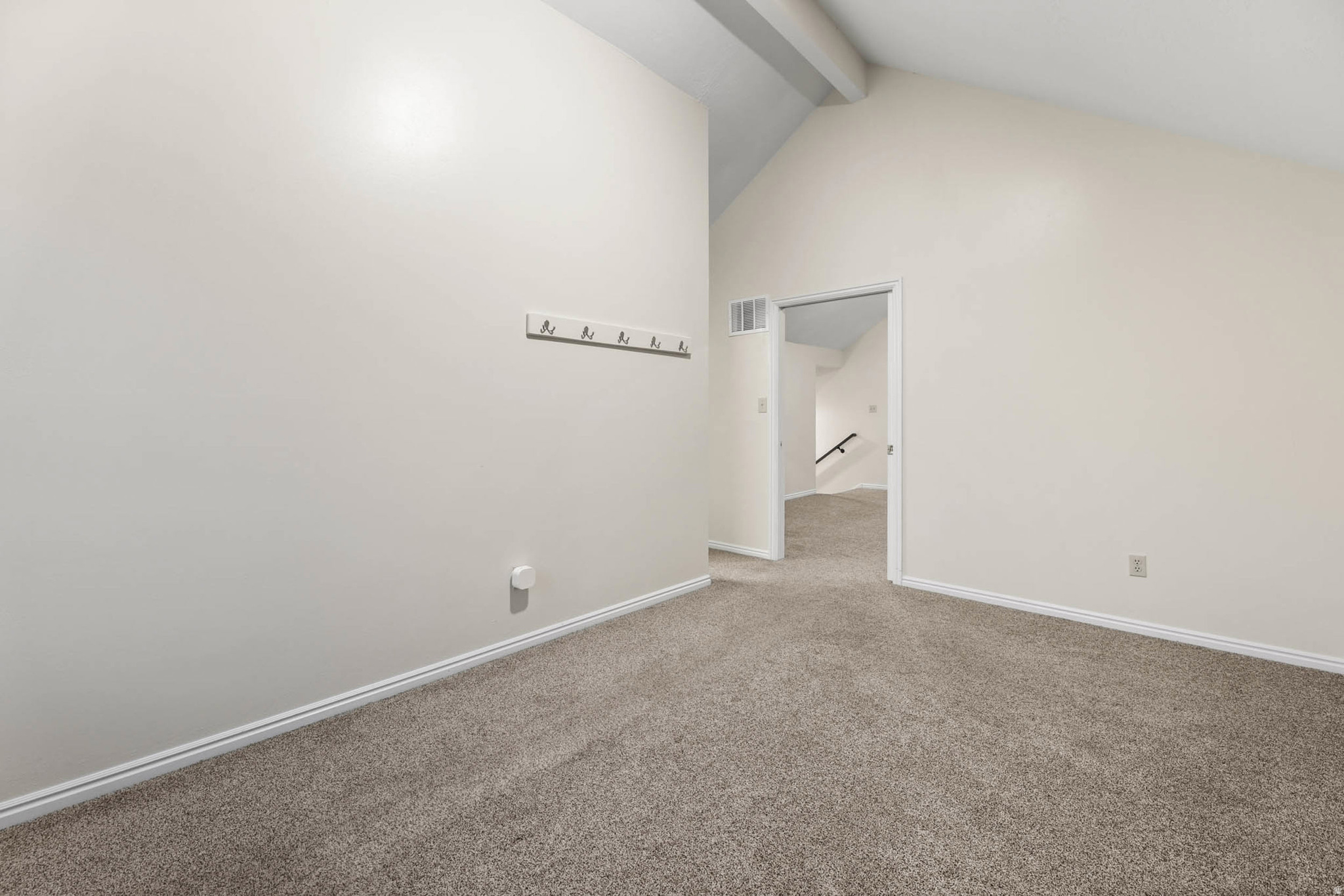 WHITE BARN - Residential Income