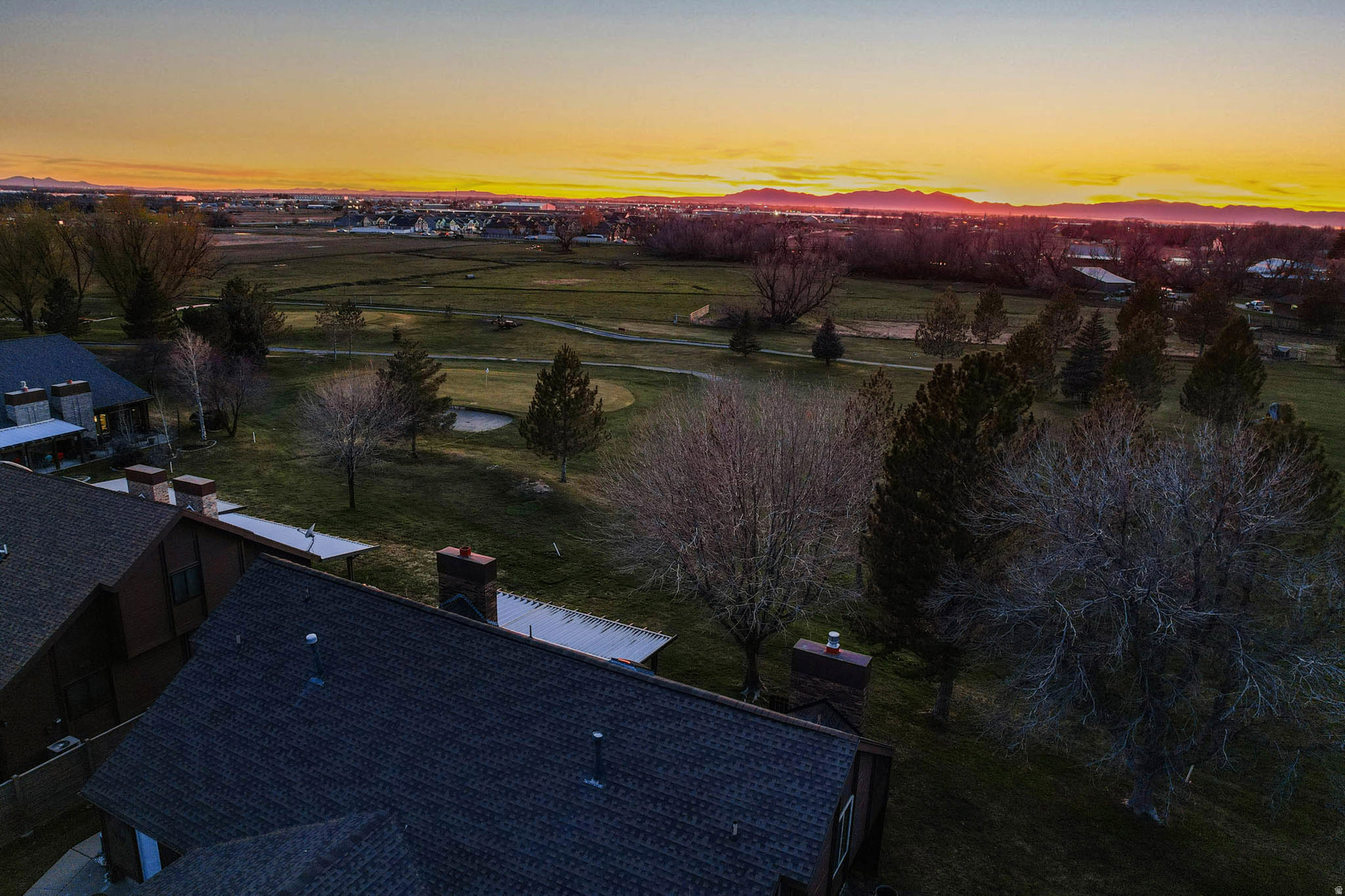 WHITE BARN - Residential Income