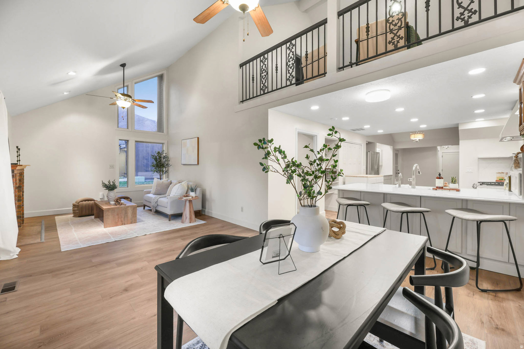 WHITE BARN - Residential Income