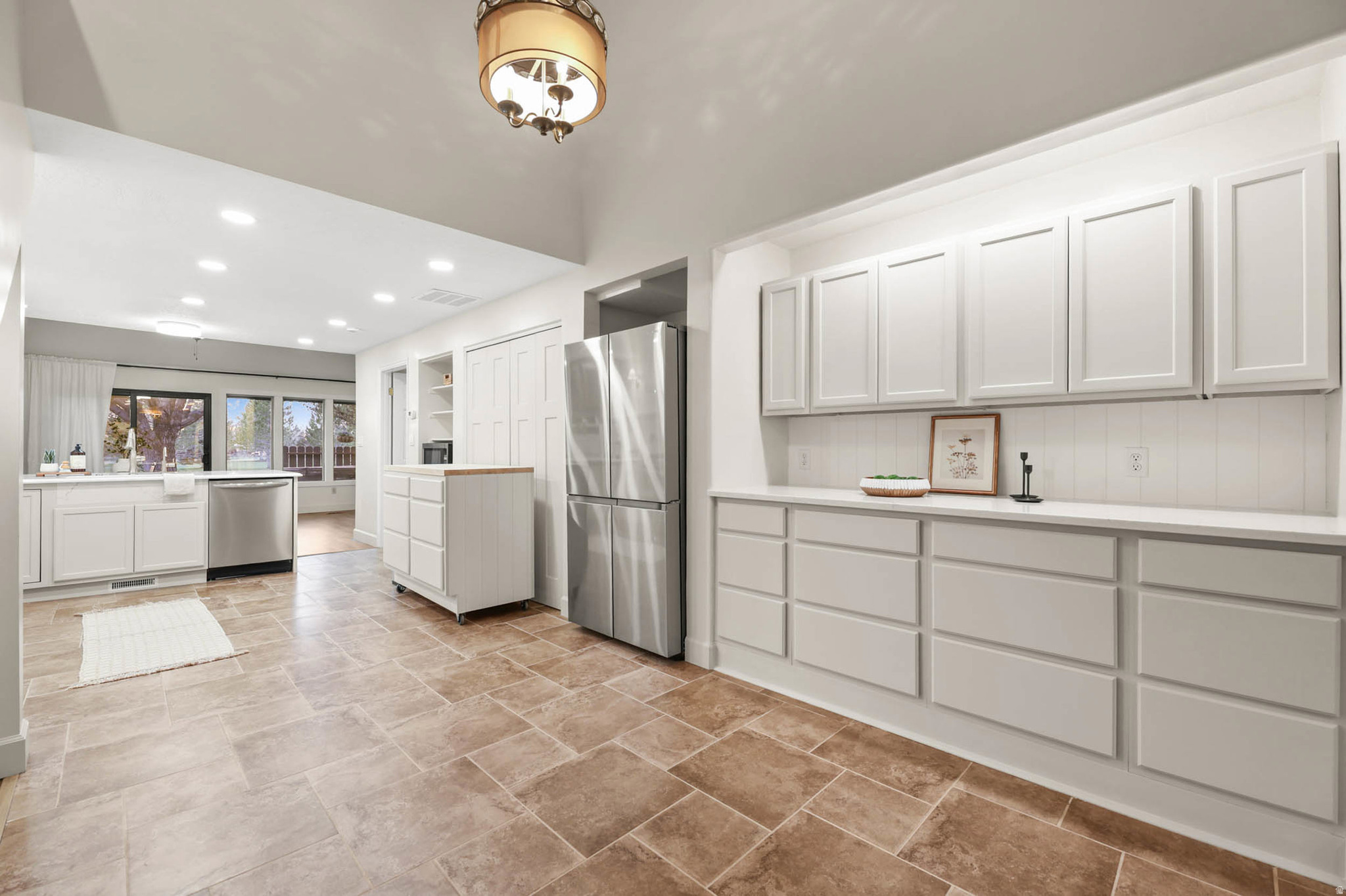 WHITE BARN - Residential Income