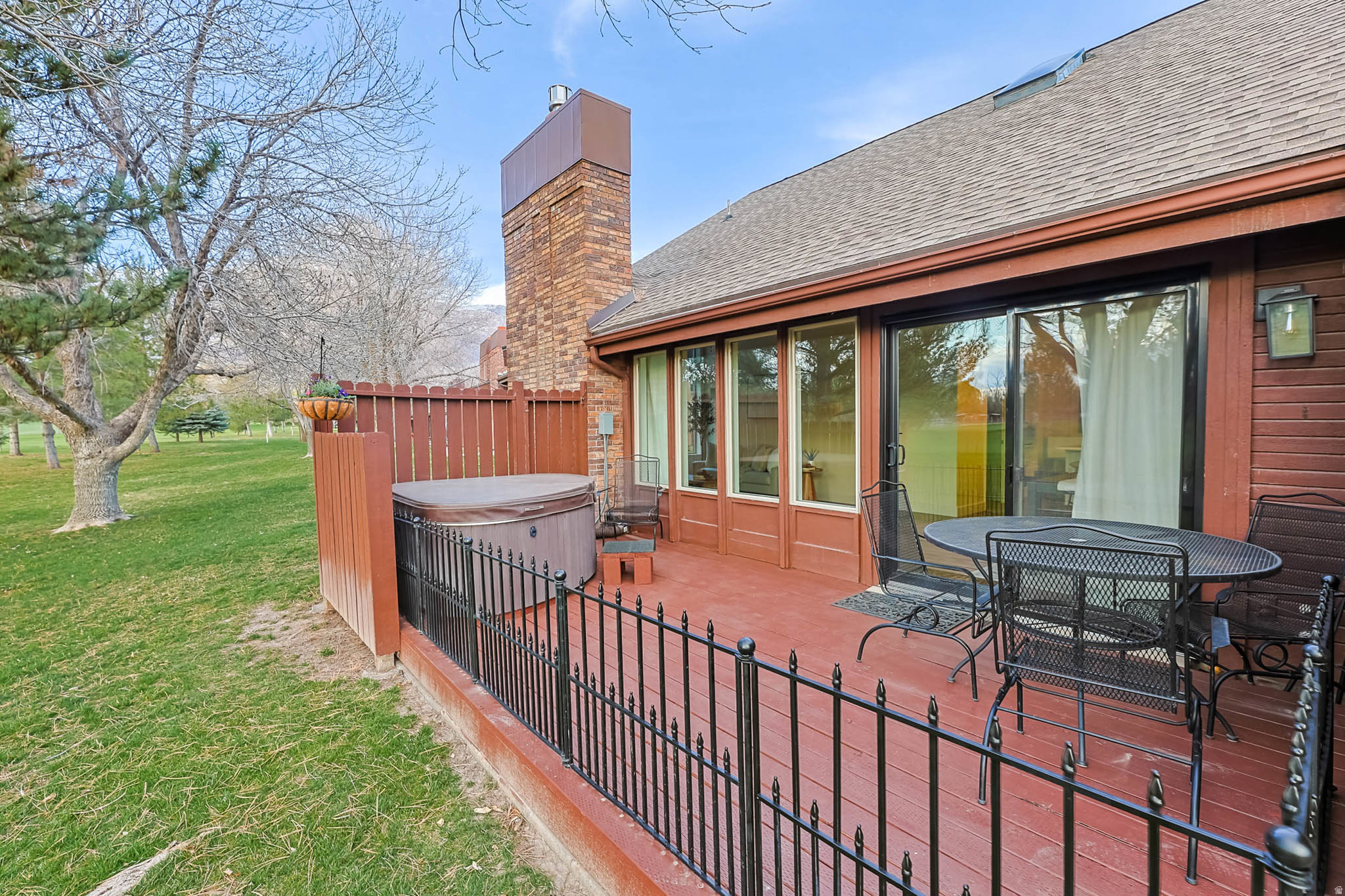 WHITE BARN - Residential Income