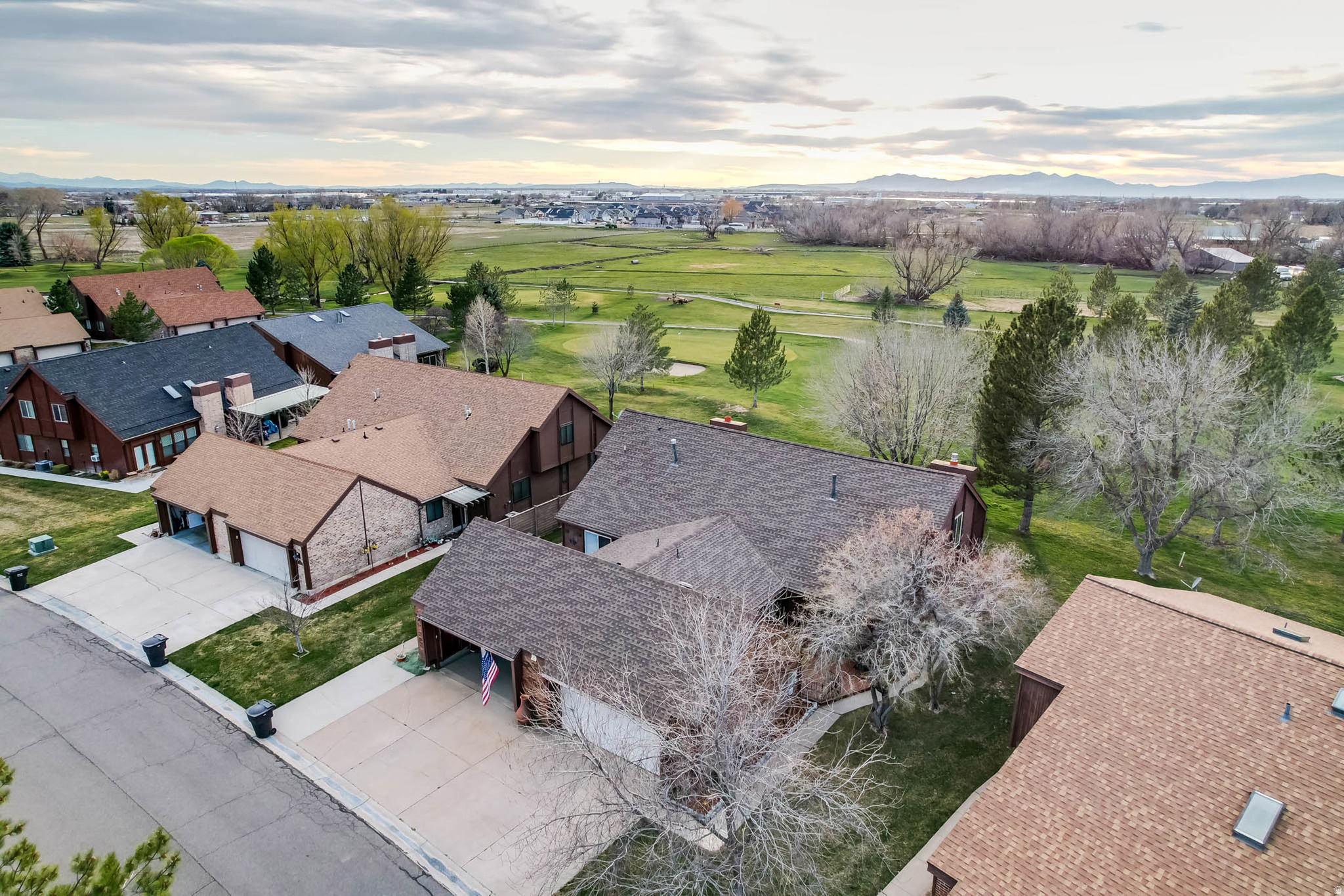 WHITE BARN - Residential Income