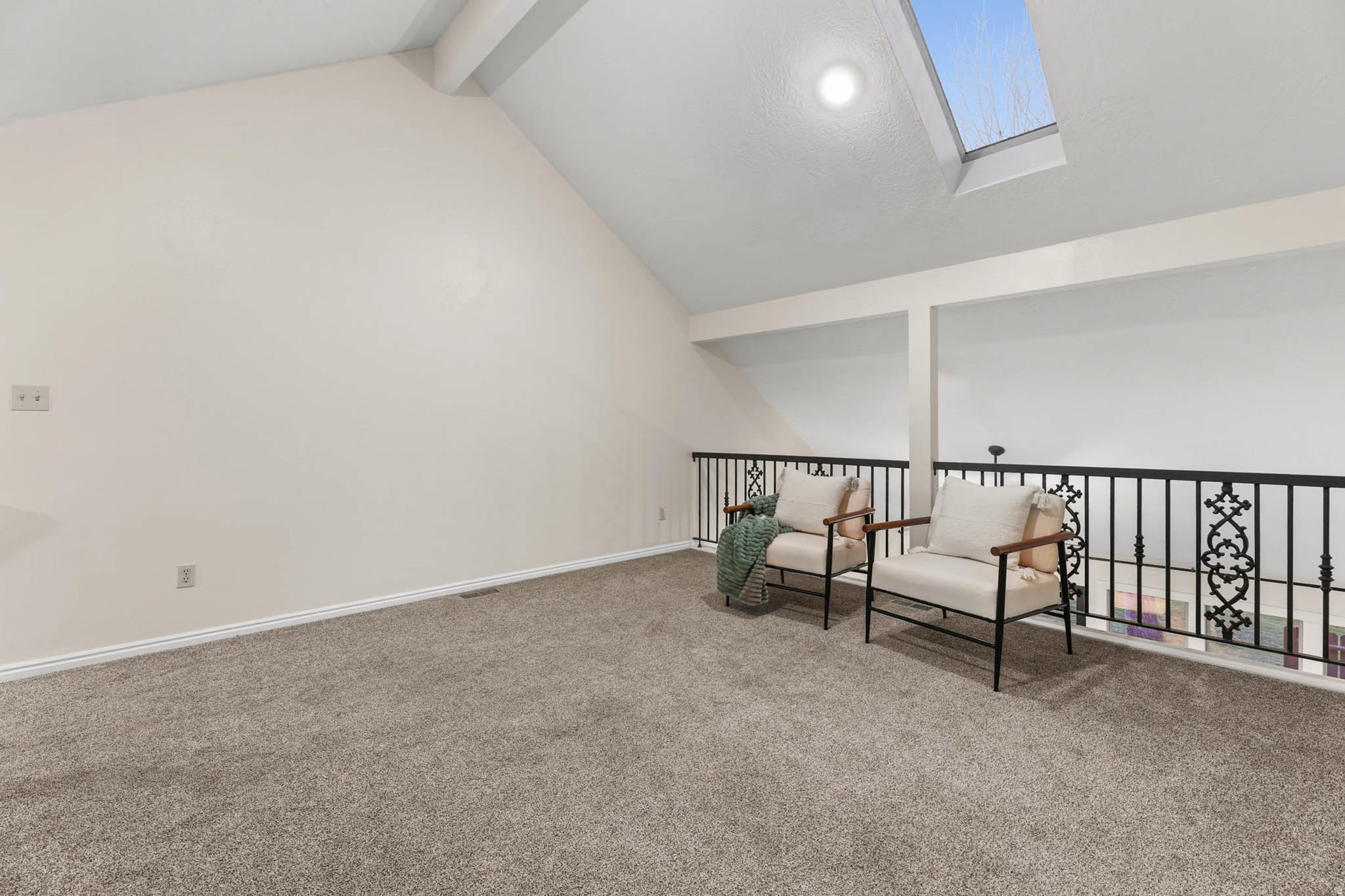 WHITE BARN - Residential Income