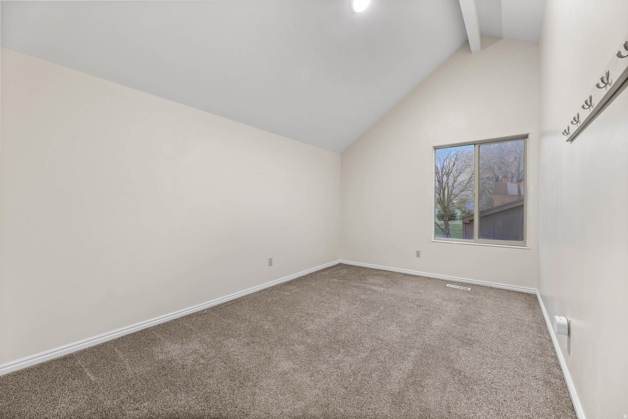 WHITE BARN - Residential Income