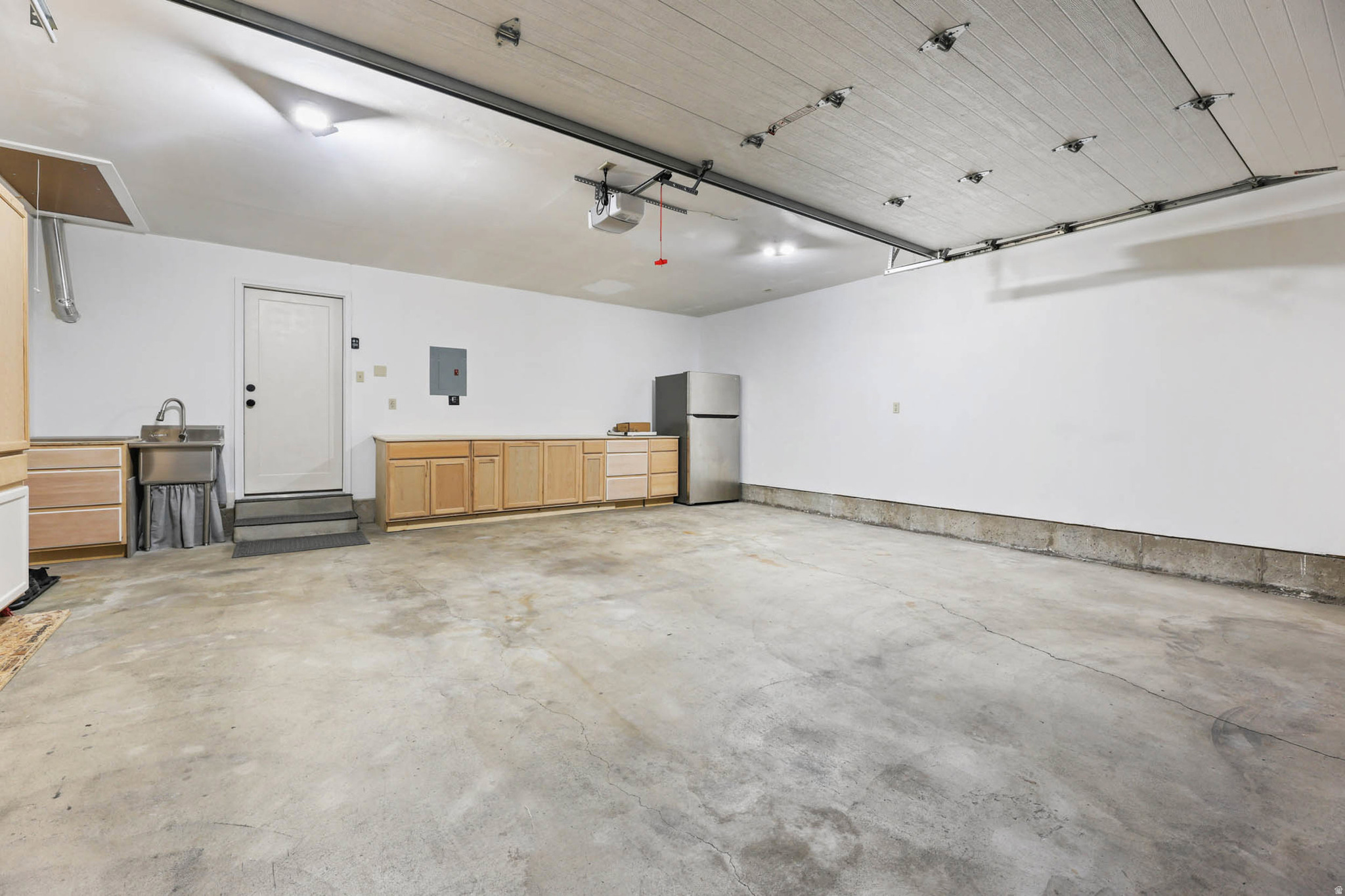 WHITE BARN - Residential Income