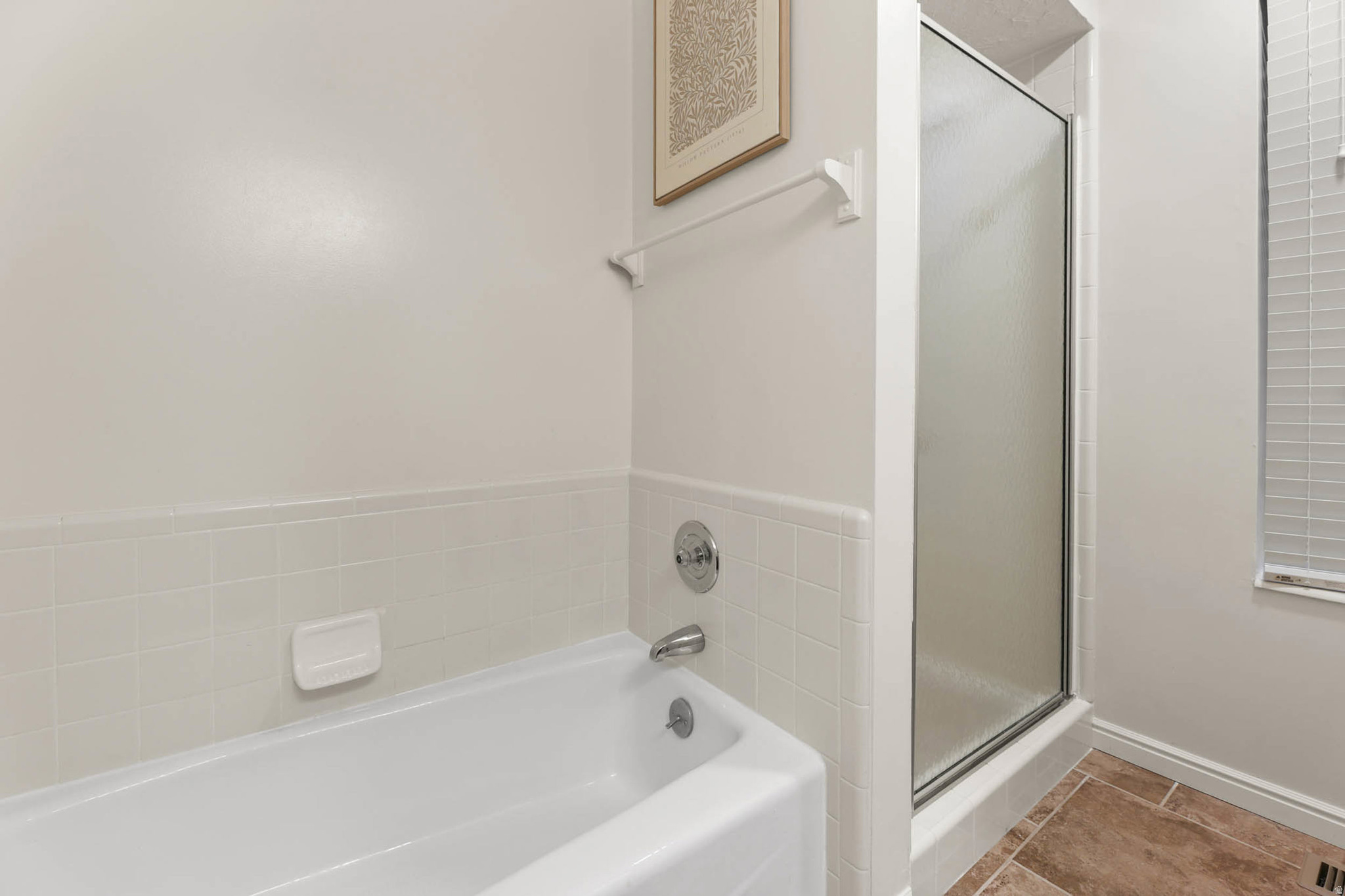 WHITE BARN - Residential Income