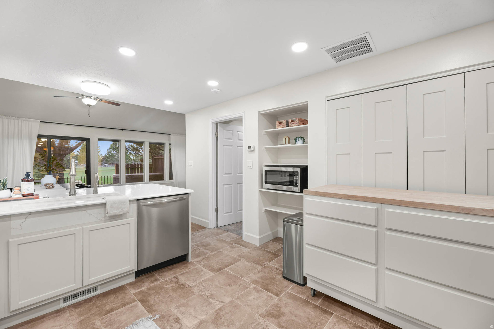 WHITE BARN - Residential Income