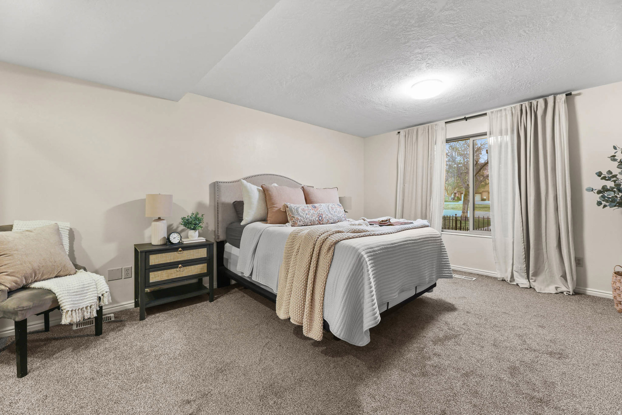 WHITE BARN - Residential Income