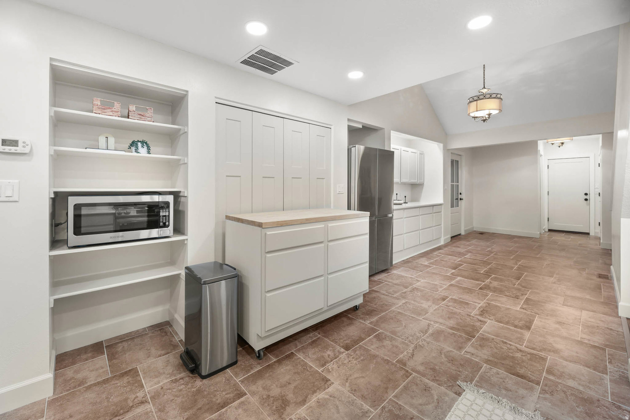 WHITE BARN - Residential Income