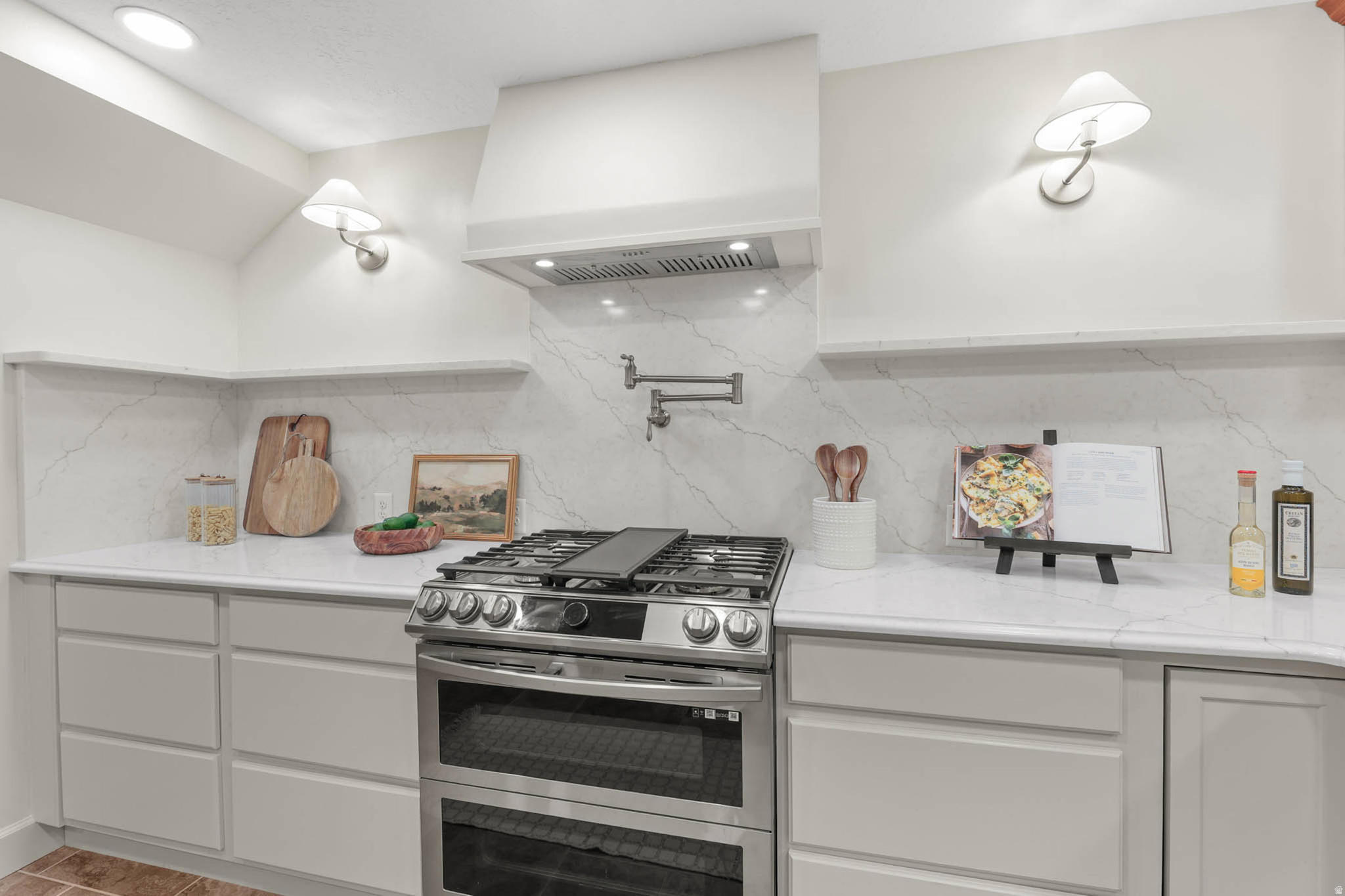 WHITE BARN - Residential Income