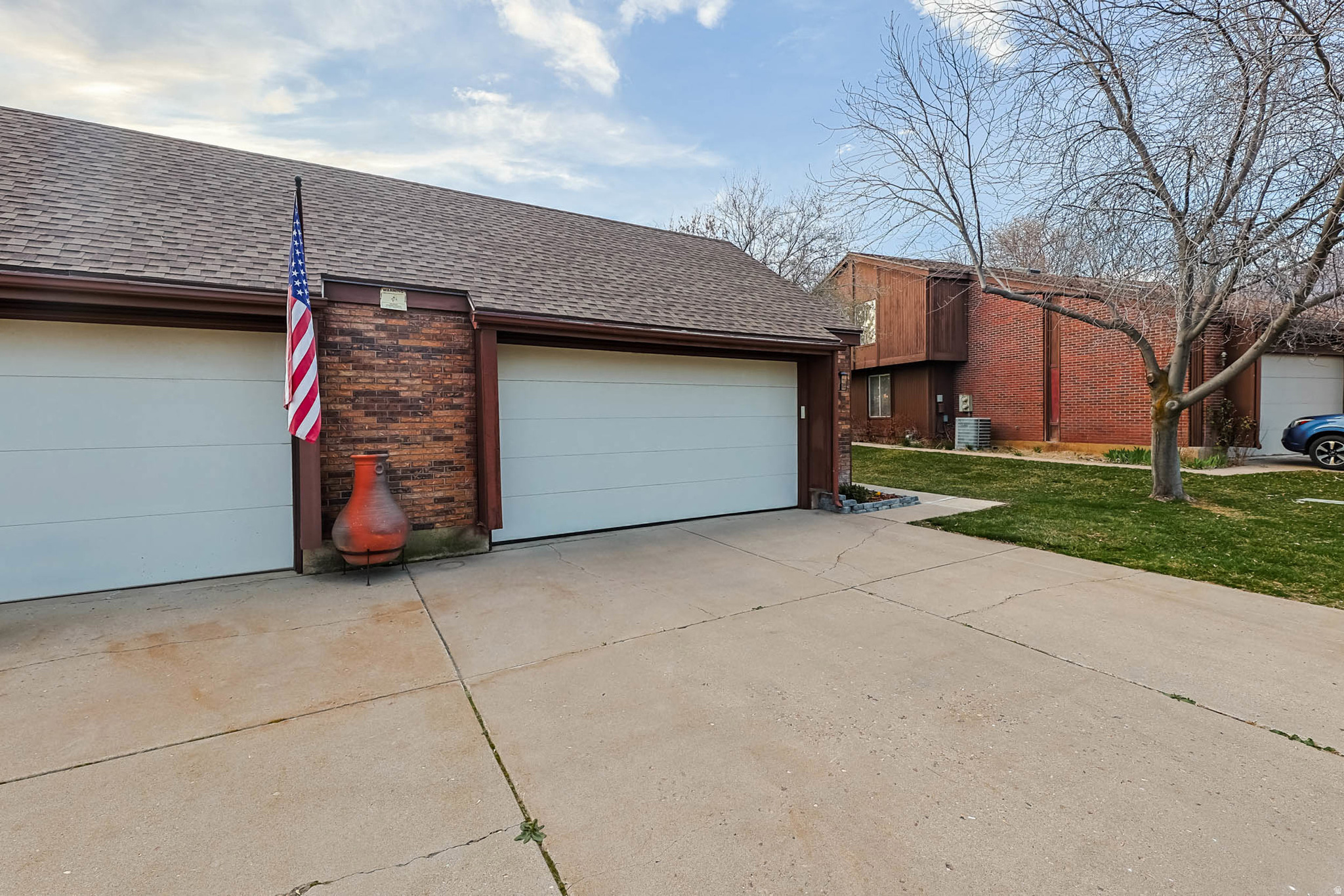 WHITE BARN - Residential Income