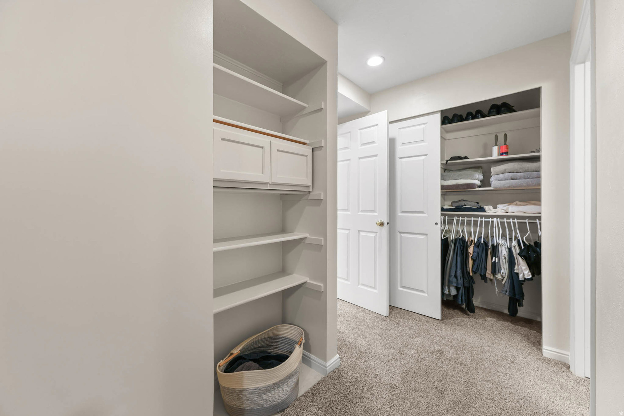 WHITE BARN - Residential Income