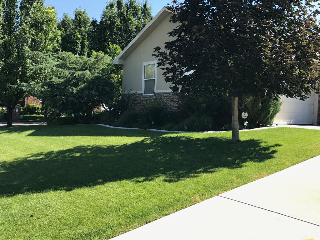 Photo of 10945 S HYRUM PL E, Sandy, UT 84070 (MLS # 2137334)