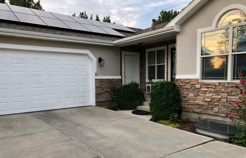 Photo of 10945 S HYRUM PL E, Sandy, UT 84070 (MLS # 2137334)