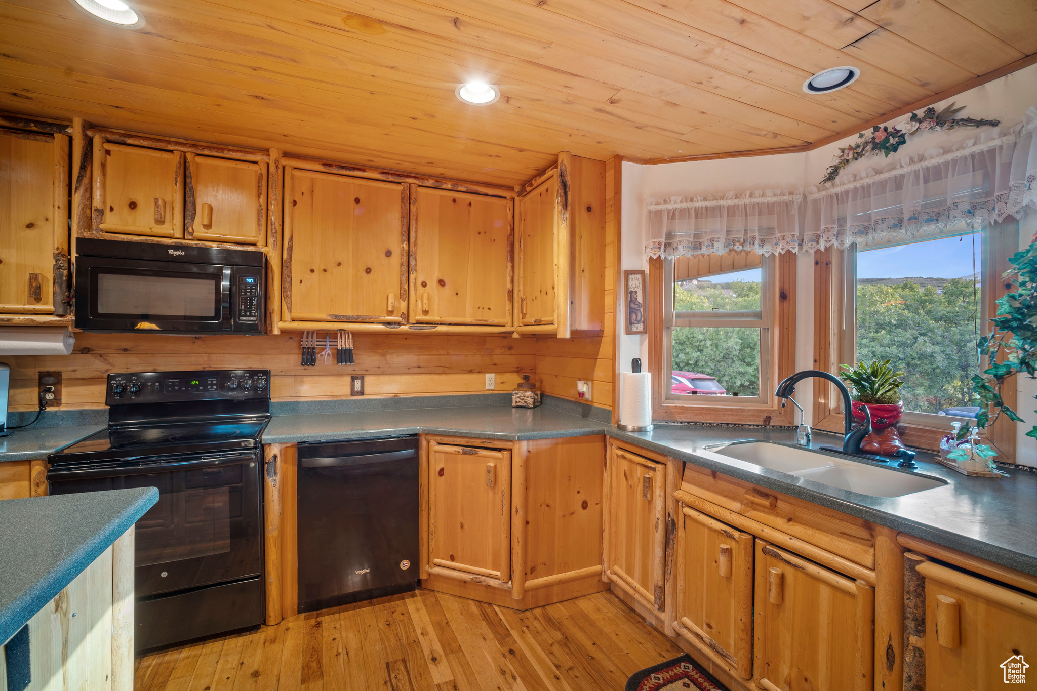 HIGH COUNTRY ESTATES - Residential