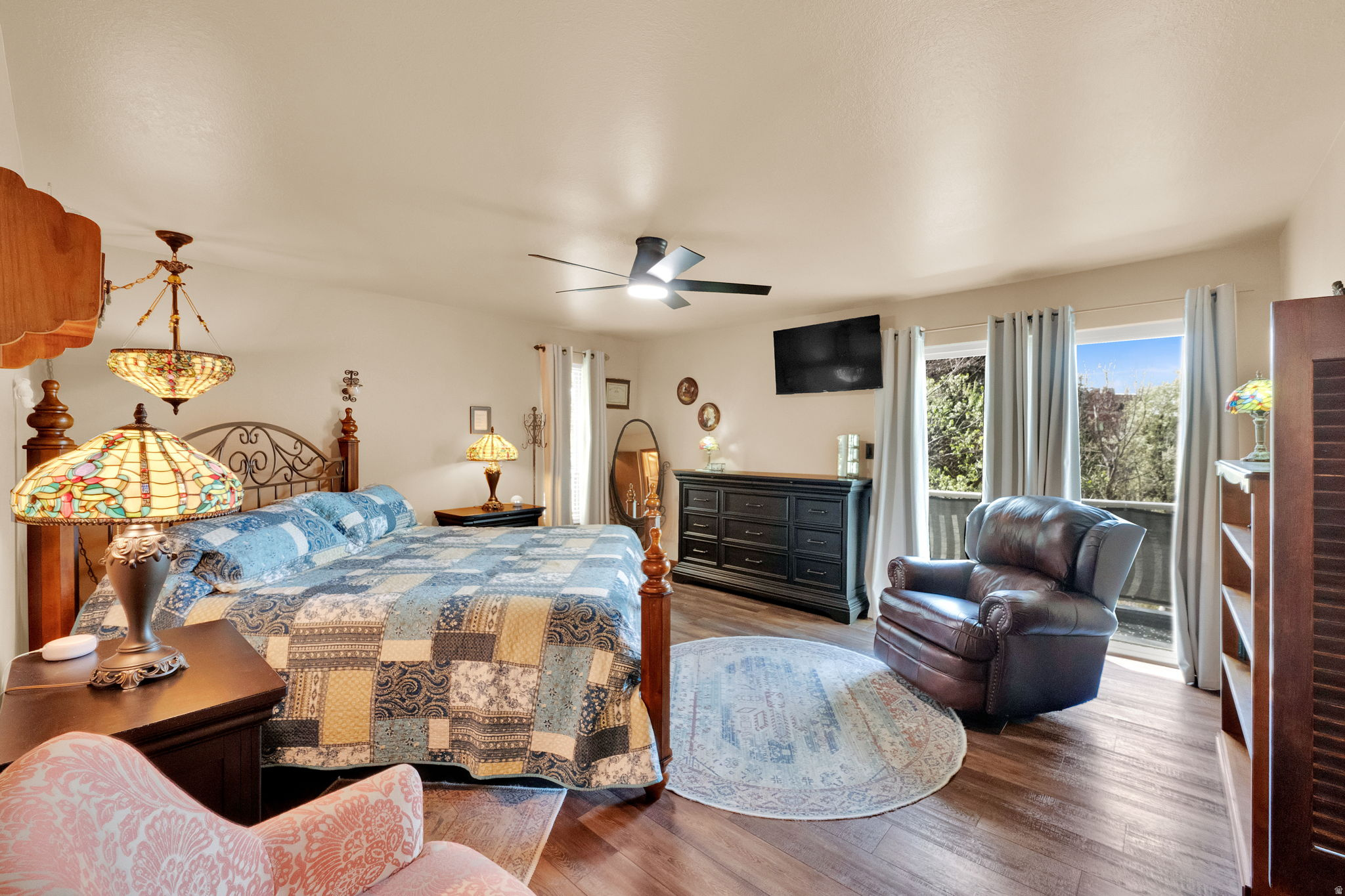 HOLMES ESTATES - Residential