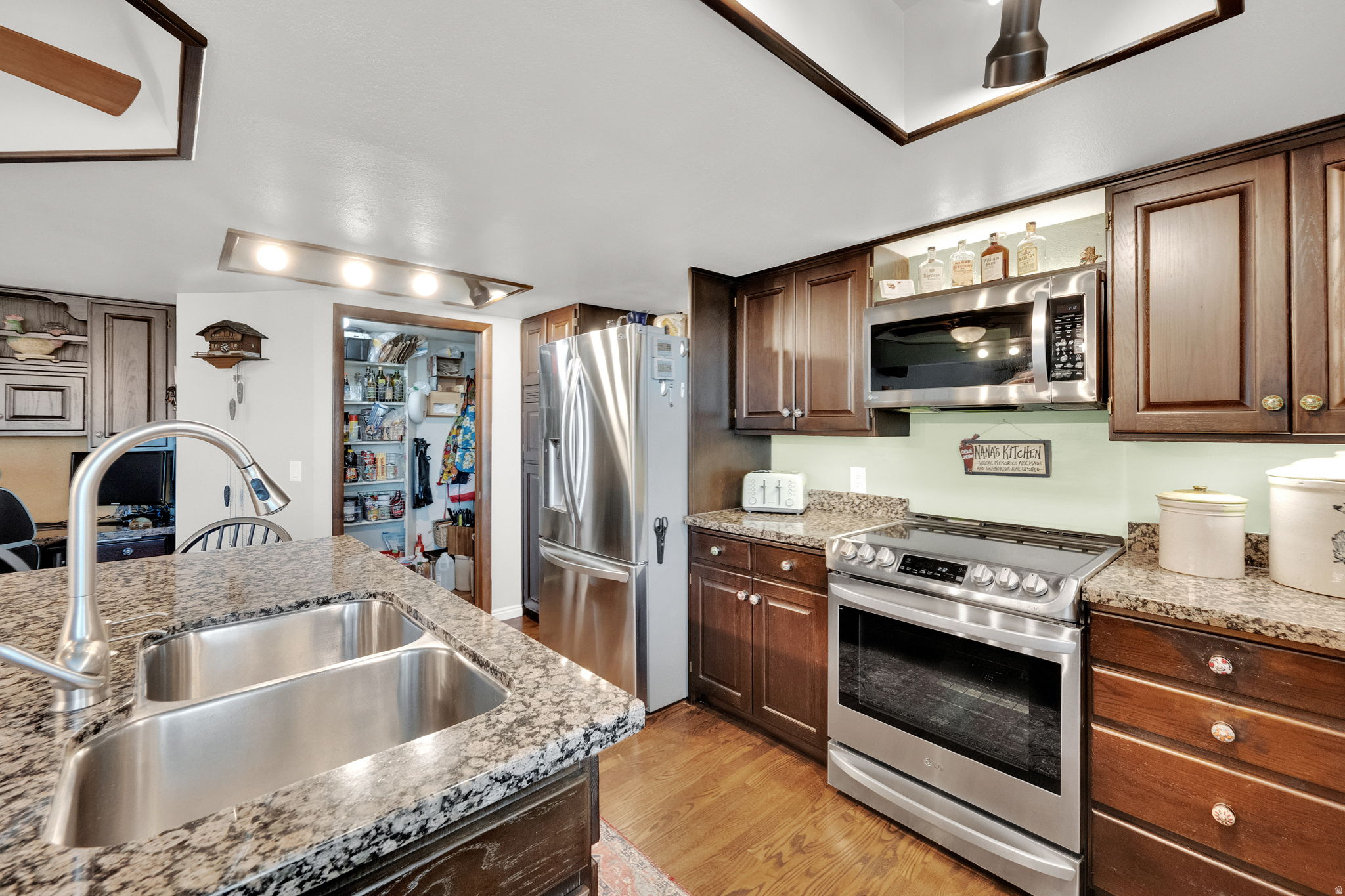 HOLMES ESTATES - Residential