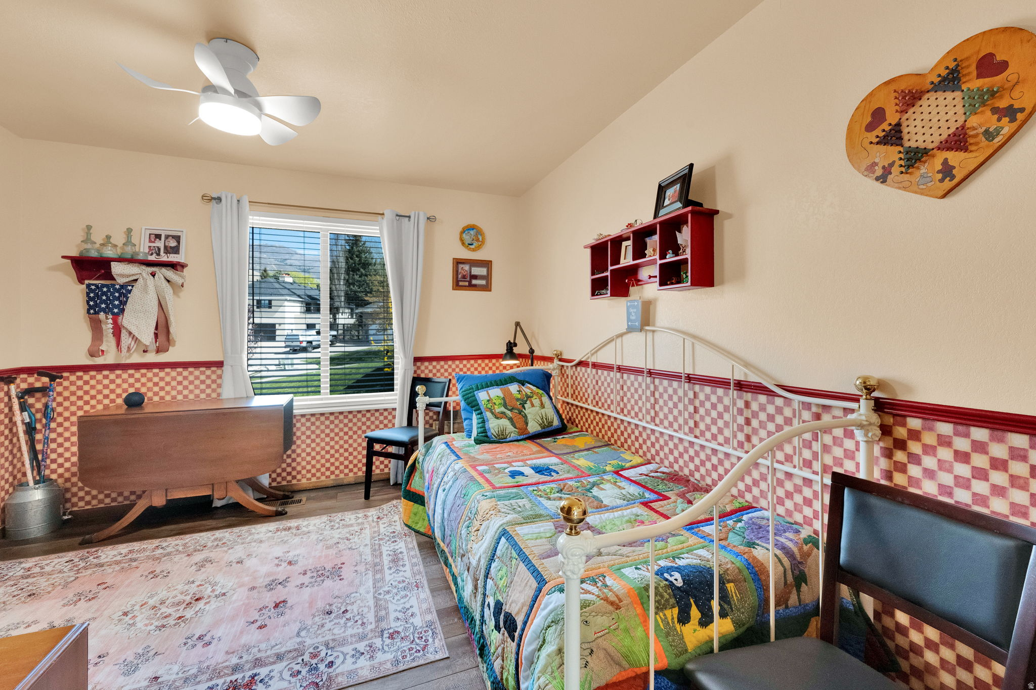 HOLMES ESTATES - Residential