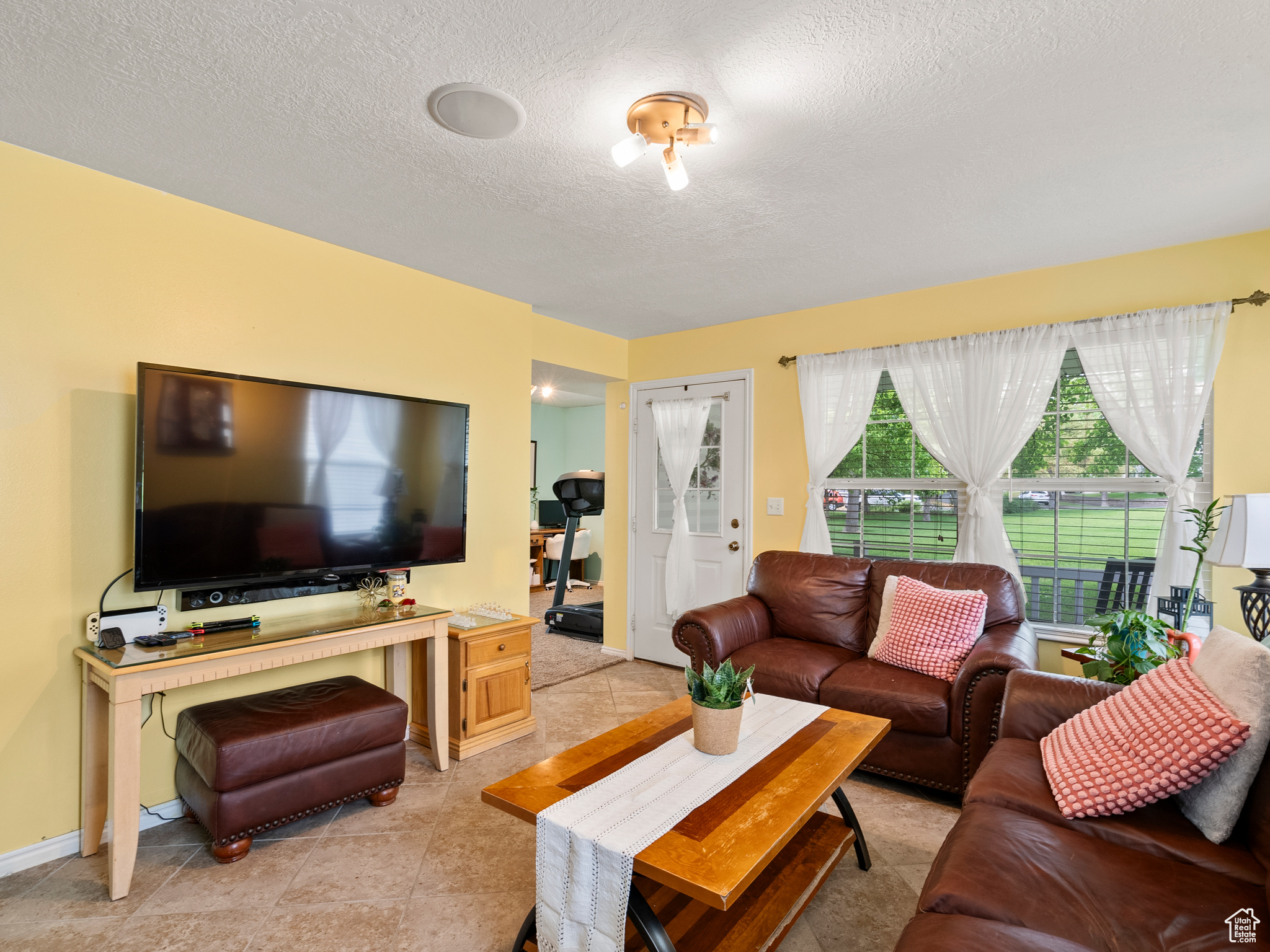 ASH POINT AT SADDLE ROCK RANCH - Residential