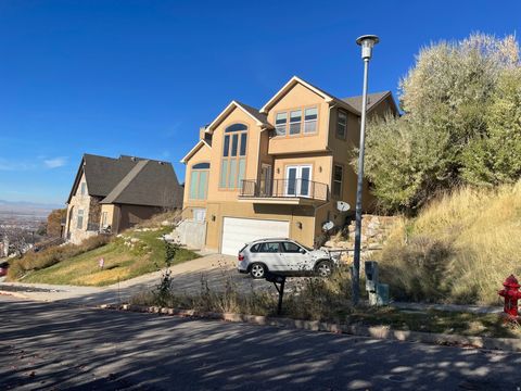 Photo of 937 WINDSOR LN, Bountiful, UT 84010 (MLS # 2122830)